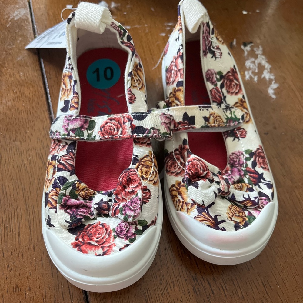 Brand New. Never Worn Girl Shoes.